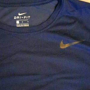 Nike tech shirt